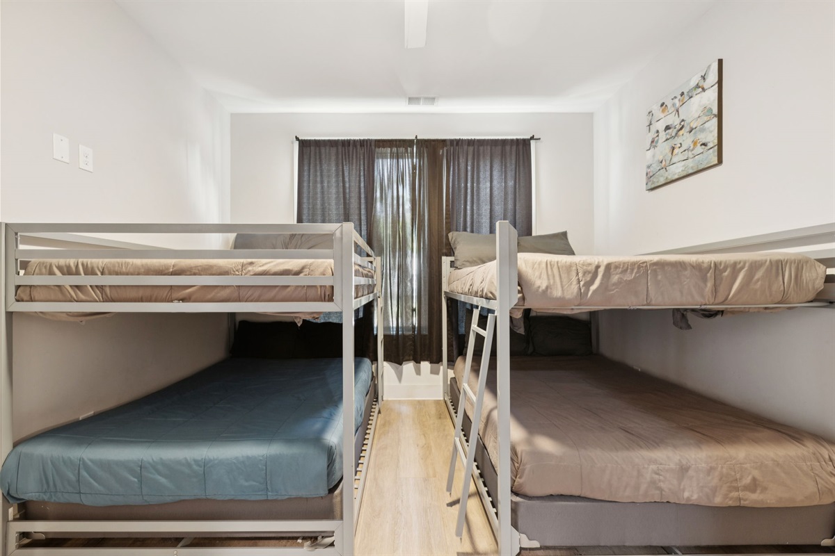 Full Size - Bunk Beds with Bathroom