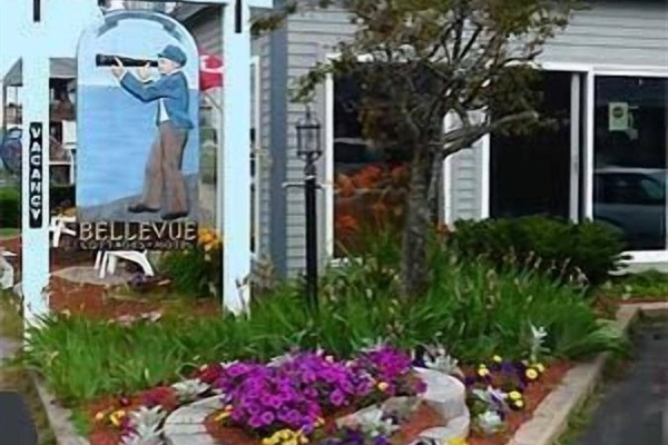 The Bellevue, situated on Mile Rd, is just a one-minute walk to Wells Beach