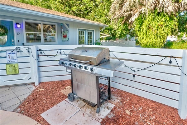 BBQ around Private Pool, Fenced and in Front yard. Pool Heat Available