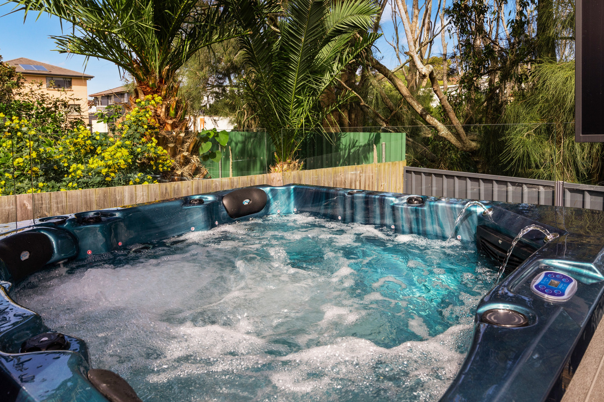 One of two hydrotherapy spas at Skye’s Beach House Malua Bay adds a premium wellness feature to the Batemans Bay region stay.
