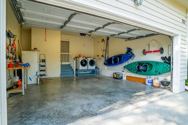 Garage, Laundry Facilities, Kayaks