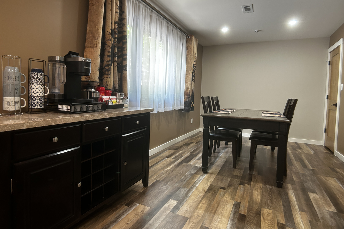 Seating for 4 at the dining room table.