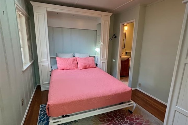 Front bedroom with en-suite bathroom