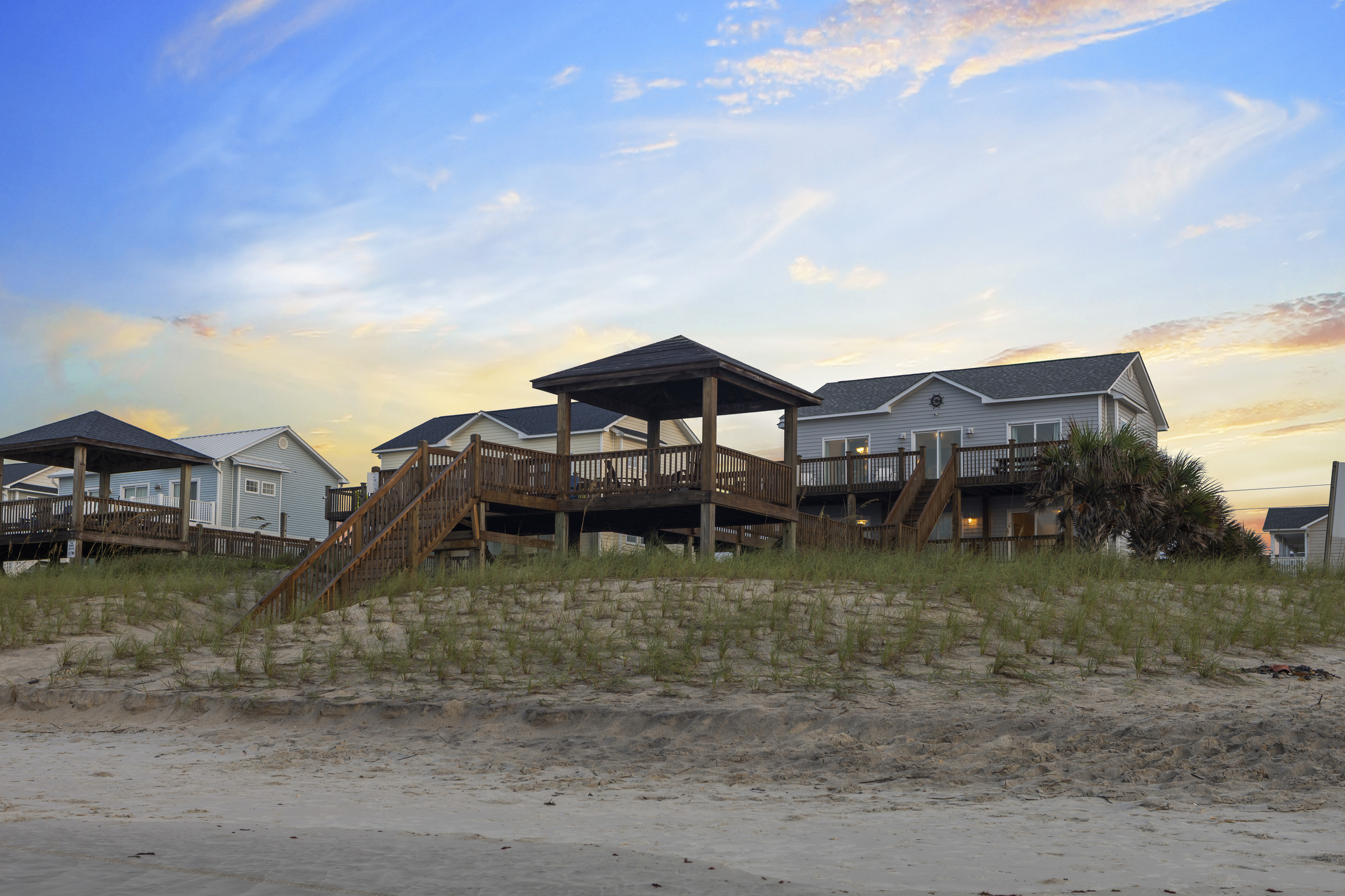 Step right out back and be on the beach!