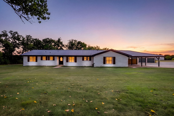 NEW · Remodeled 4 Bed · Sleeps 10 · Near Tarleton