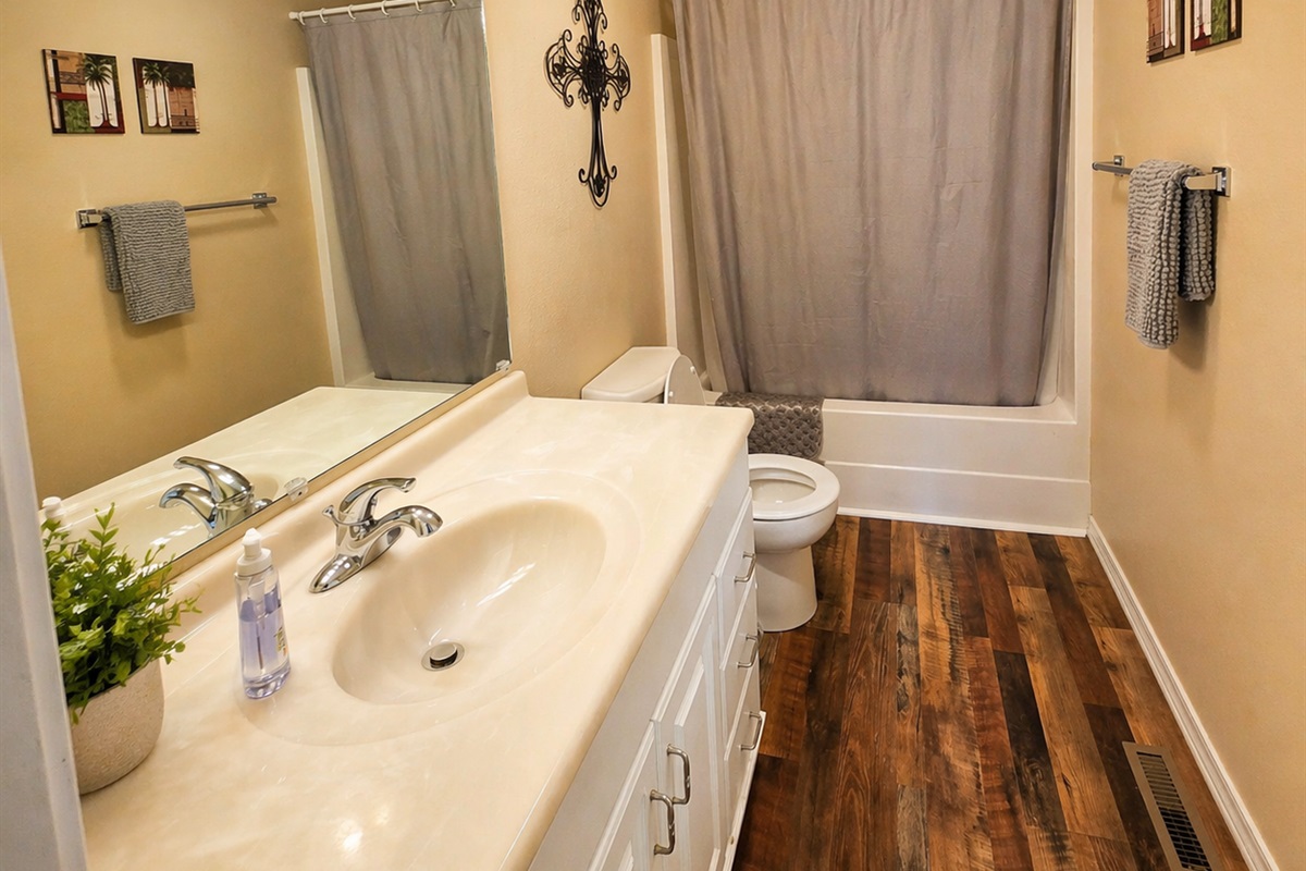 Buccaneer Bay 28 Bathroom