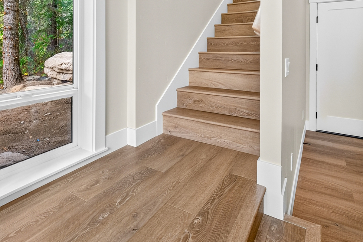 Stairway to primary suite and back patio.
