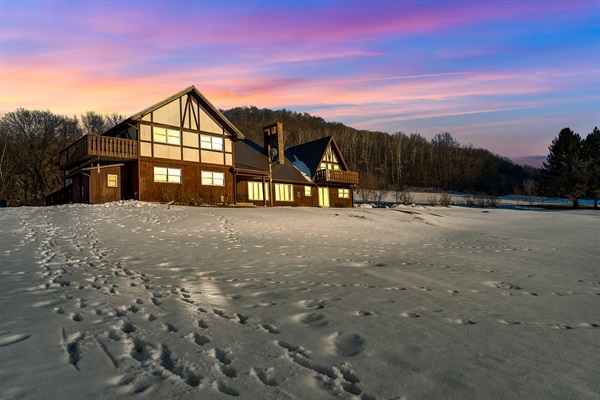 A wintertime view of the outdoors.