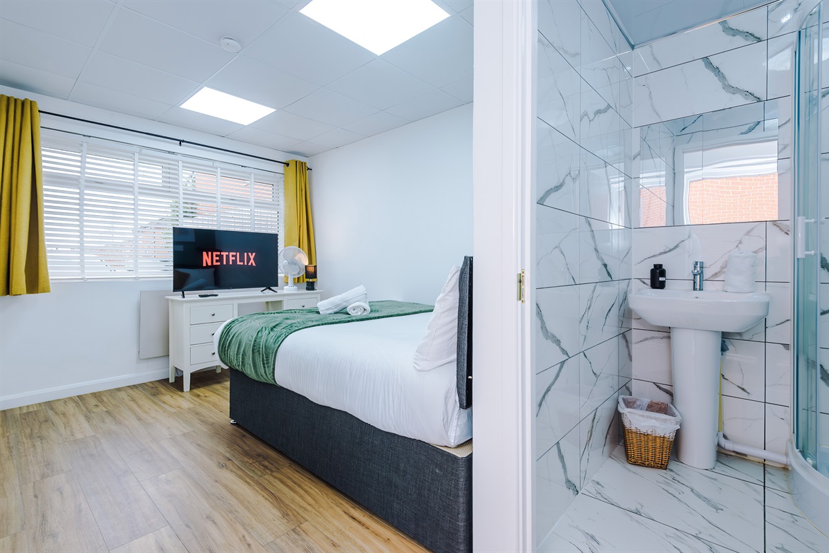 Bedroom 5 (Annex) benefits from a hotel comfort King sized bed which can be arranged into 2 single beds, ensuite and a smart TV with fast free WiFi throughout 