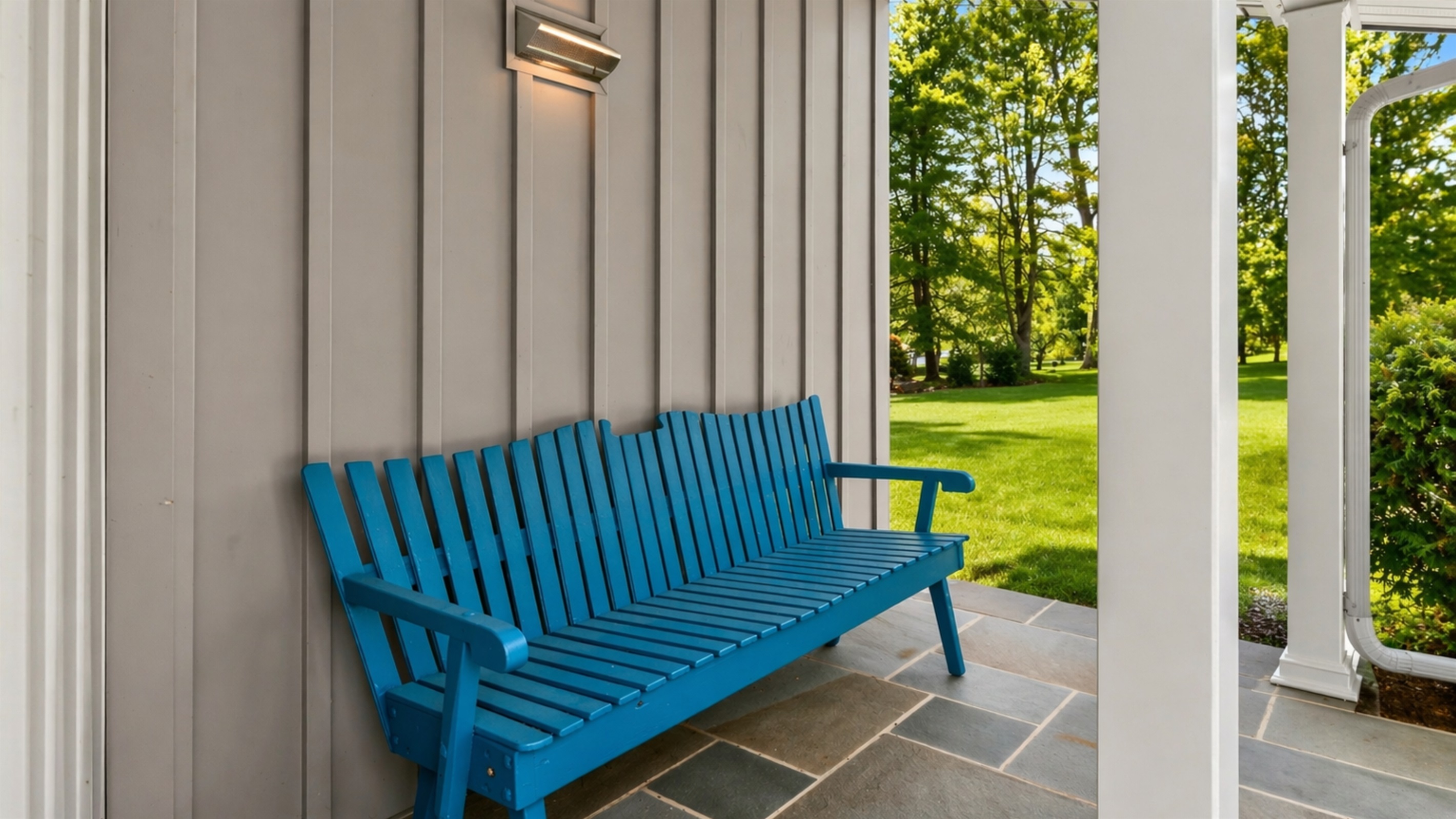 Sitting area off the back poarch