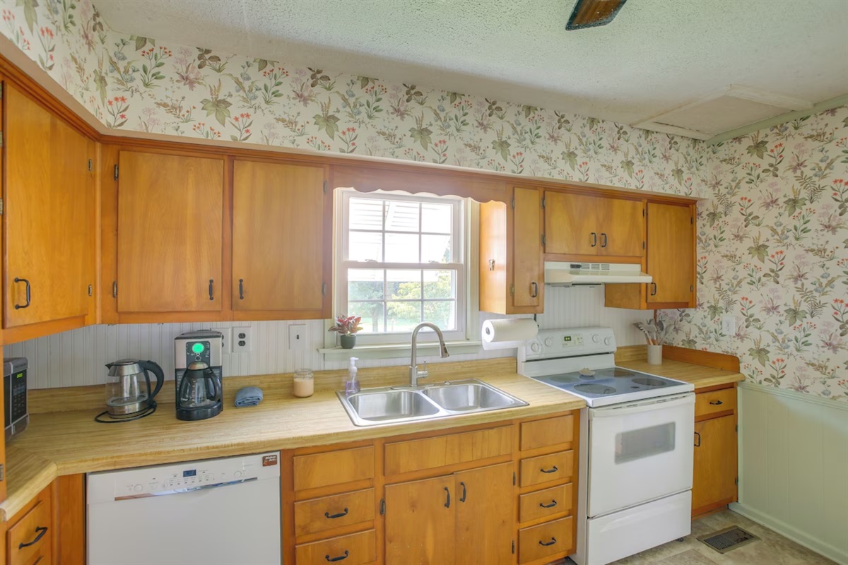 Full kitchen with all appliances
