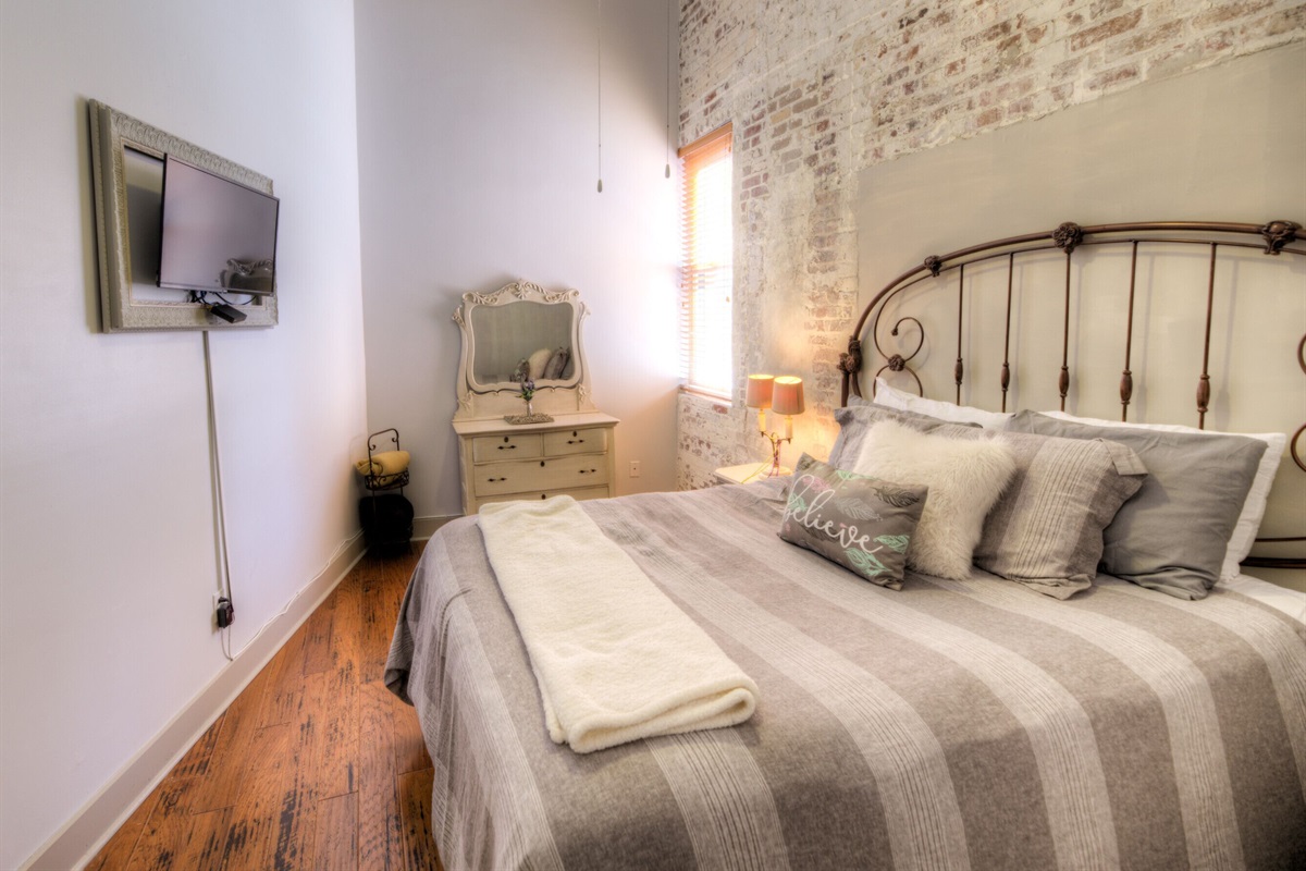 QN bed, flat screen TV, dresser. Bath, laundry, dressing room located en suite.