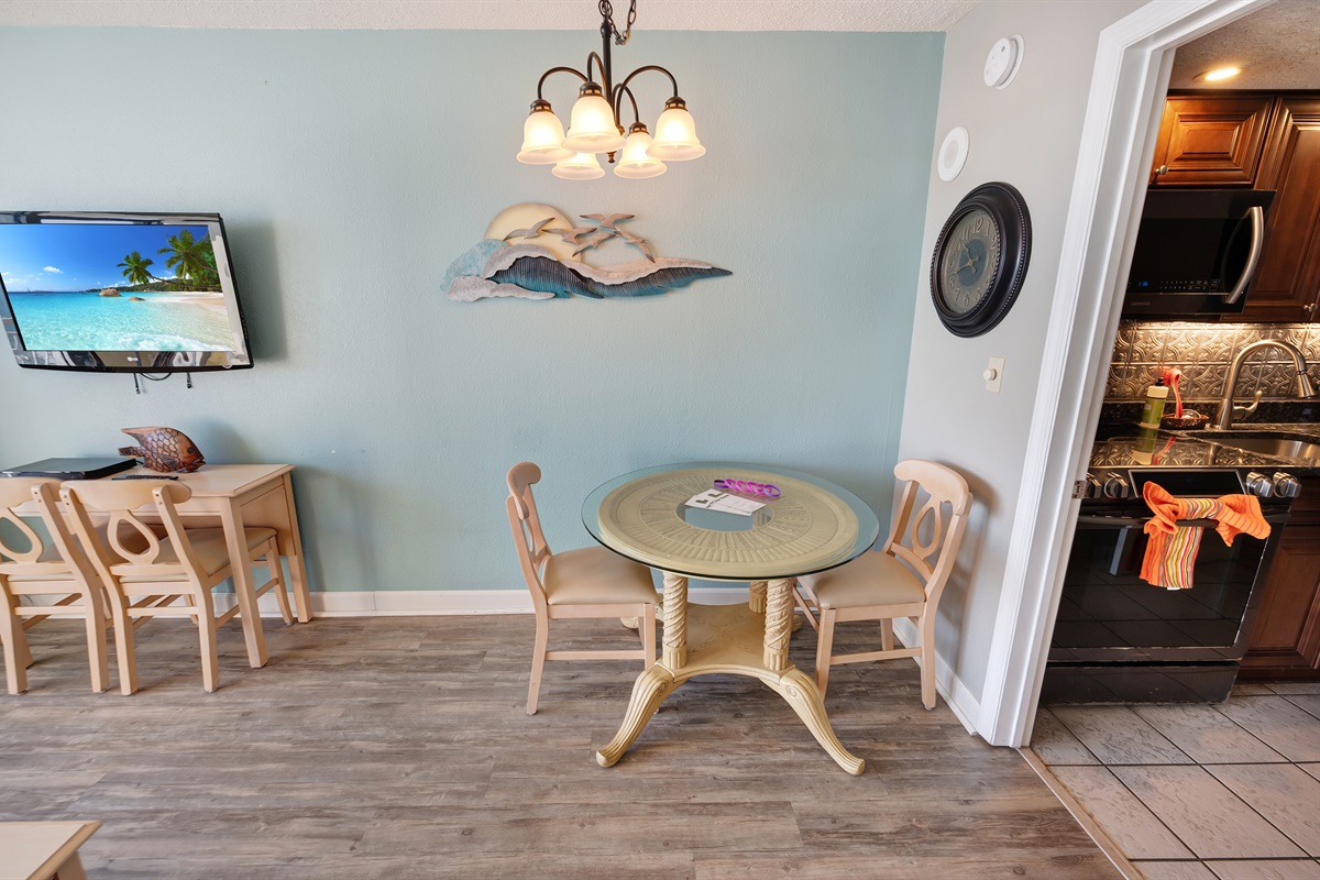 Living Room with Stunning Views🌊☀️