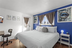 Executive Comfort Meets Relaxation 🛏️💼📺 – Experience the best of both worlds in our room with a king-sized bed, a desk and chair for work or study, and a smart TV for your leisure.
