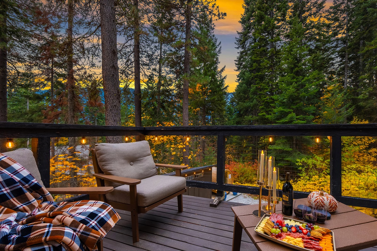 Upper deck with lounging and BBQ, propane provided