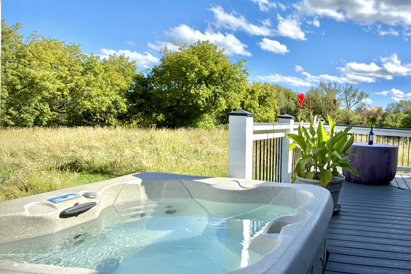 Soak under the beautiful open sky. Our outdoor hot tub features an open-air design so you can stargaze by night or feel the rain and winter snow as you relax. Nestled against a quiet meadow, tune into the gentle sounds of frogs and birdsong.