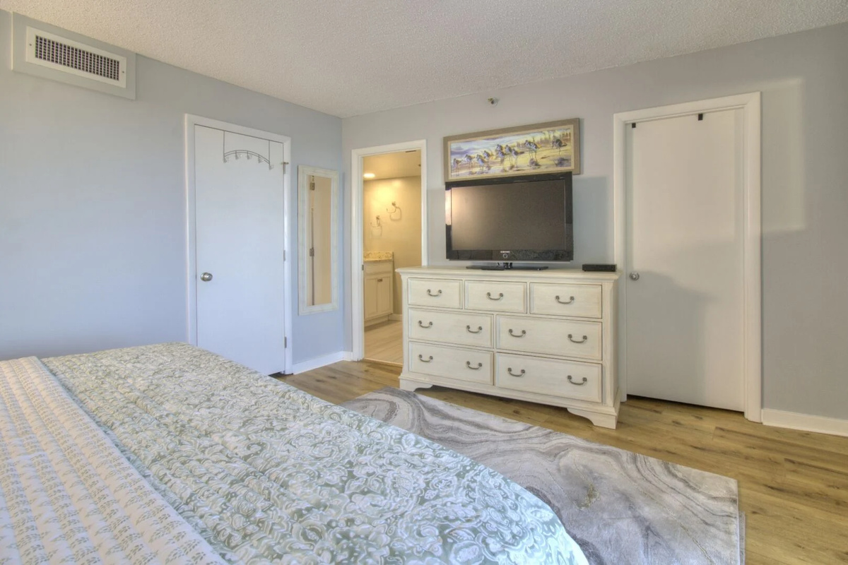 Spacious Main Bedroom with king bed, ensuite and OceanFront balcony access