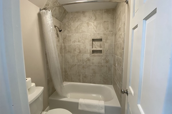 Upstairs Bath - Tiled Shower with Tub!