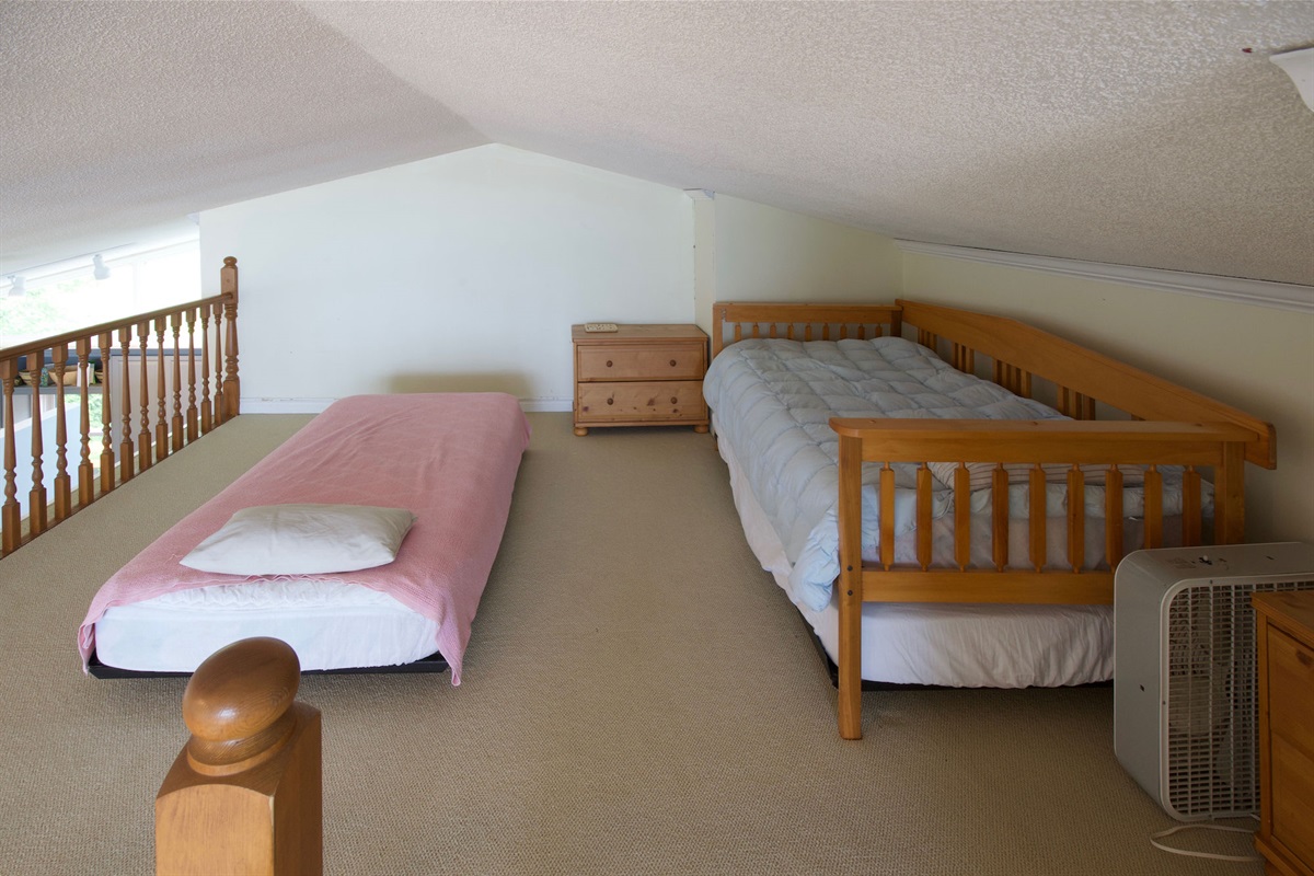 d8f5218c0f3e43eaa8d9b7c1f1d85887 Large