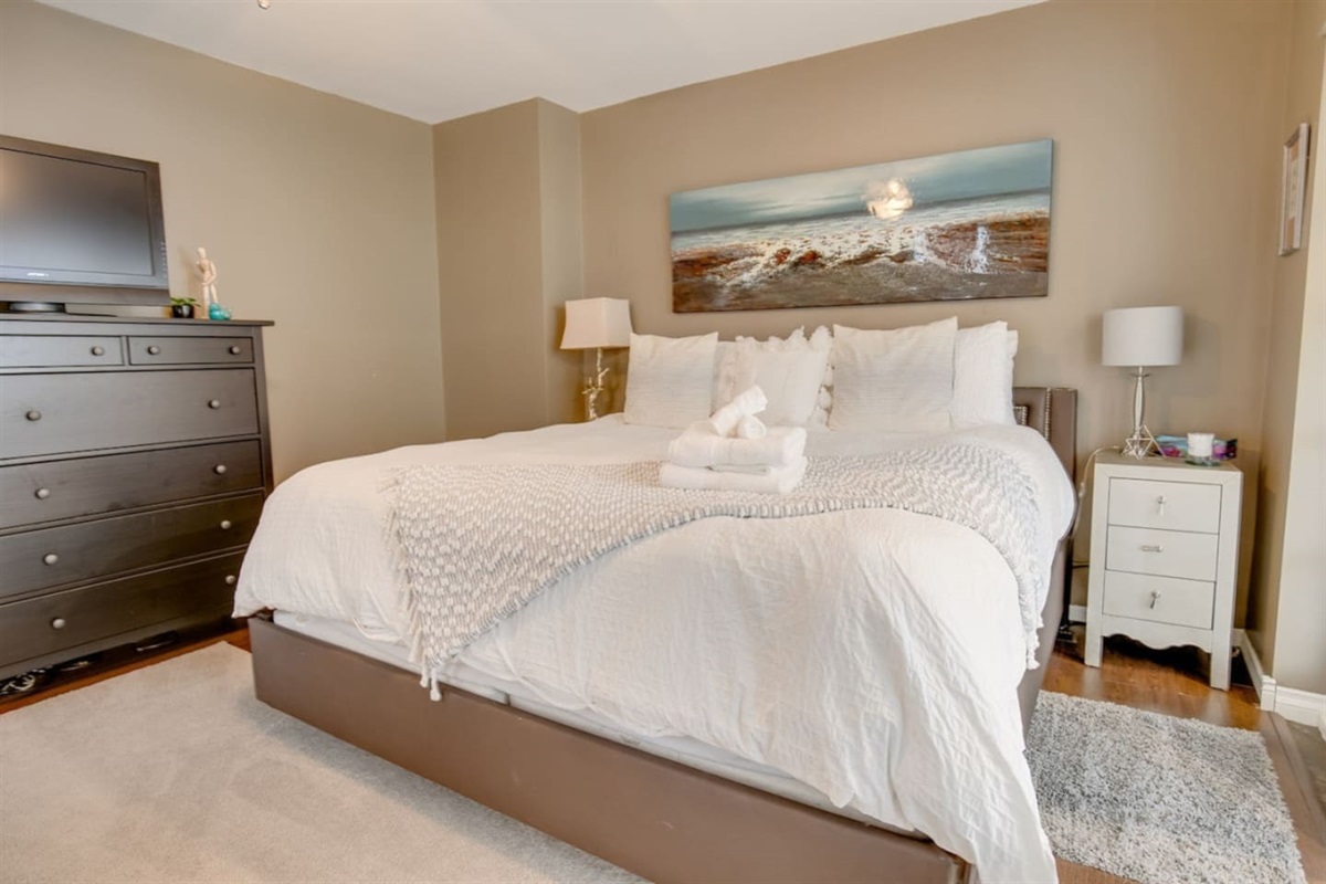 Main Floor king Bedroom