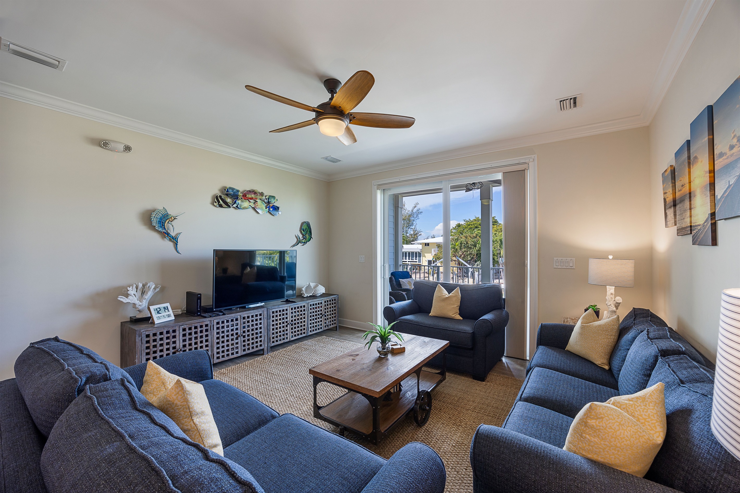 Living Room with pull out couch