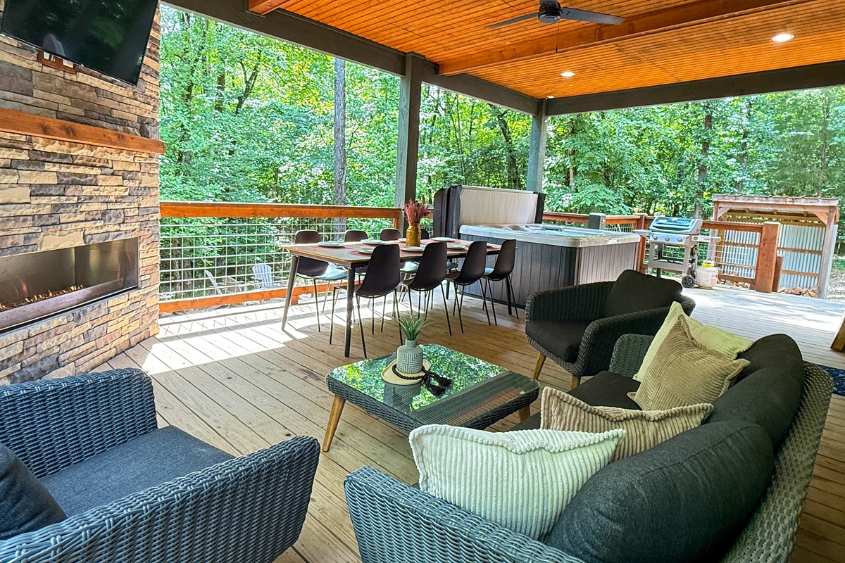 Plenty of space to enjoy the lower deck