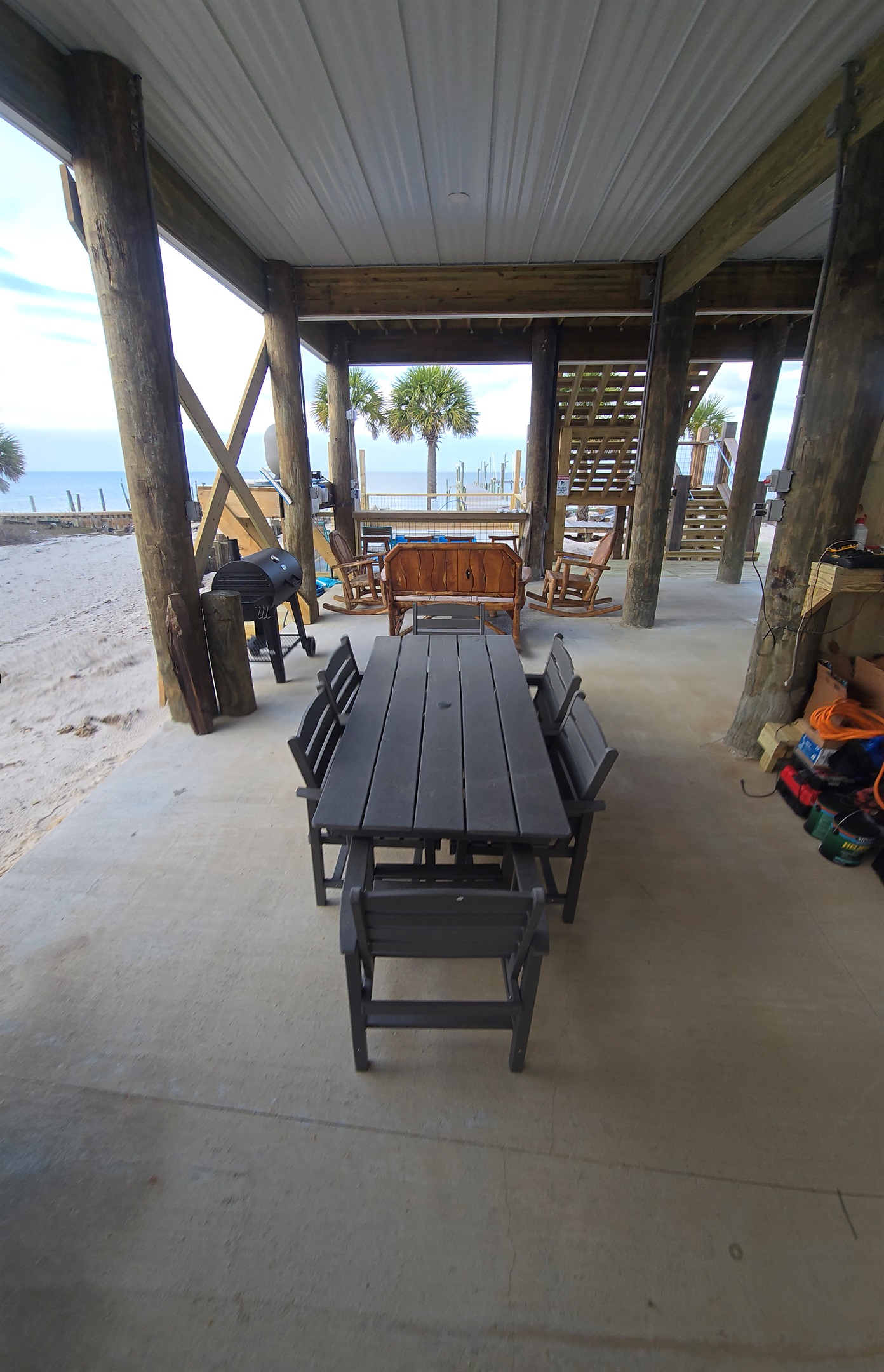 Picnic table seats 6