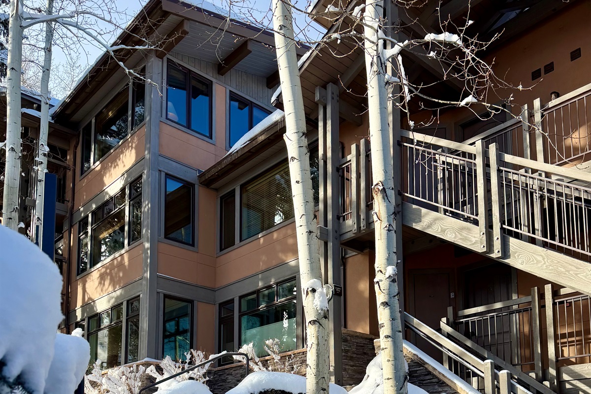 Aspenwood Condo - Studio w/ Sleeping Loft, Walk to Snowmass Village, Ski Run Access…