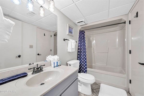Guest bathroom with tub/shower combo