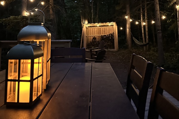 Outdoor Dining & Firepit