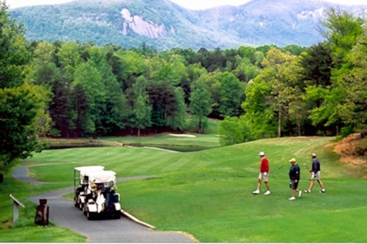 Nearby golf courses open until the end of December