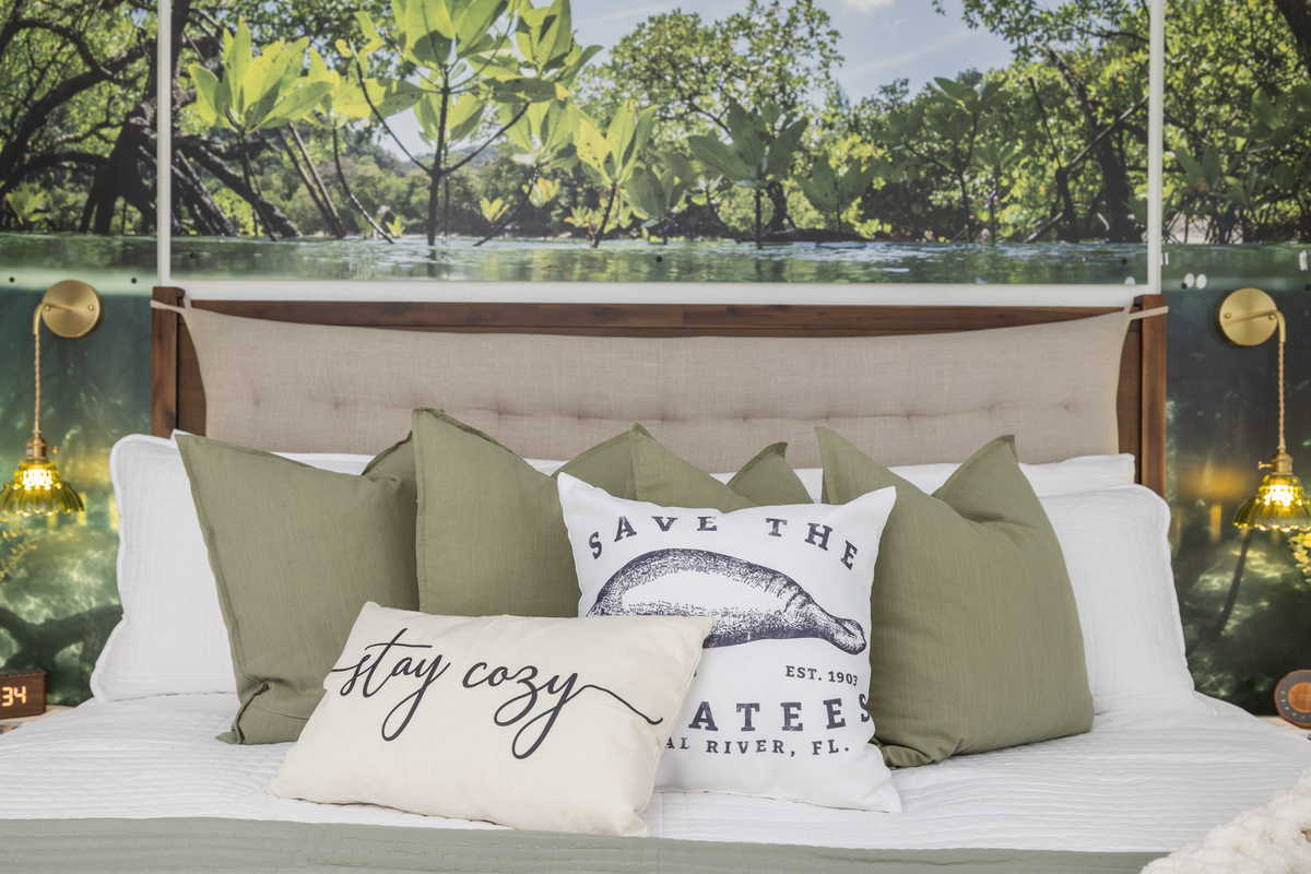 The 5th bedroom is the Mangrove themed room, with a king size bed, and of course a TV.