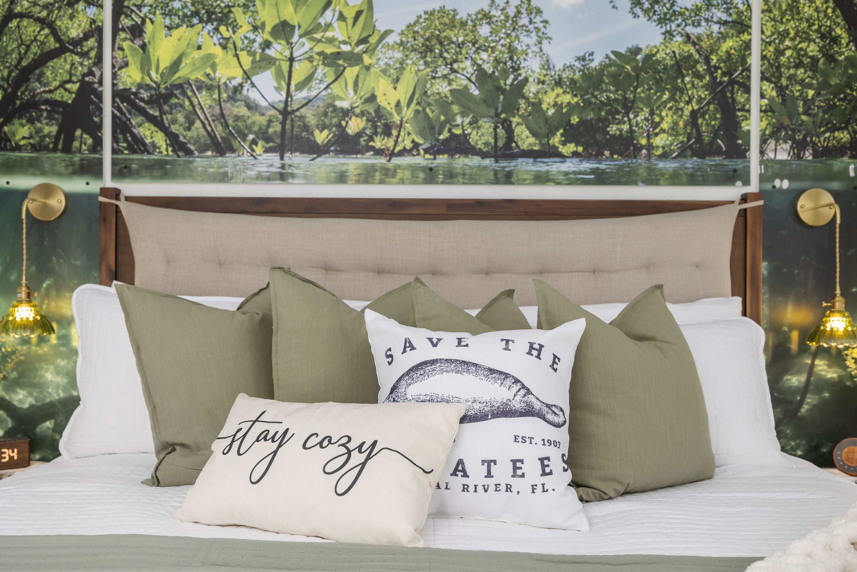 The 5th bedroom is the Mangrove themed room, with a king size bed, and of course a TV.