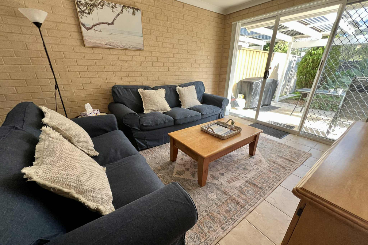 Comfortable living / TV area