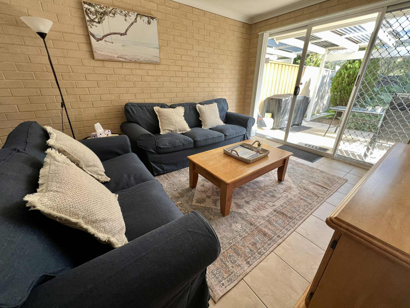 Comfortable living / TV area