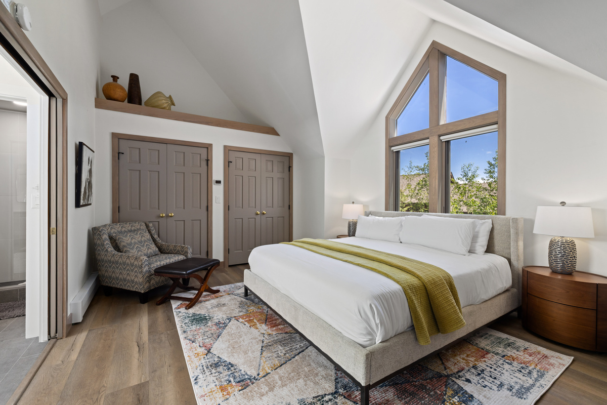 Primary EnSuite Bedroom #1 - King Bed