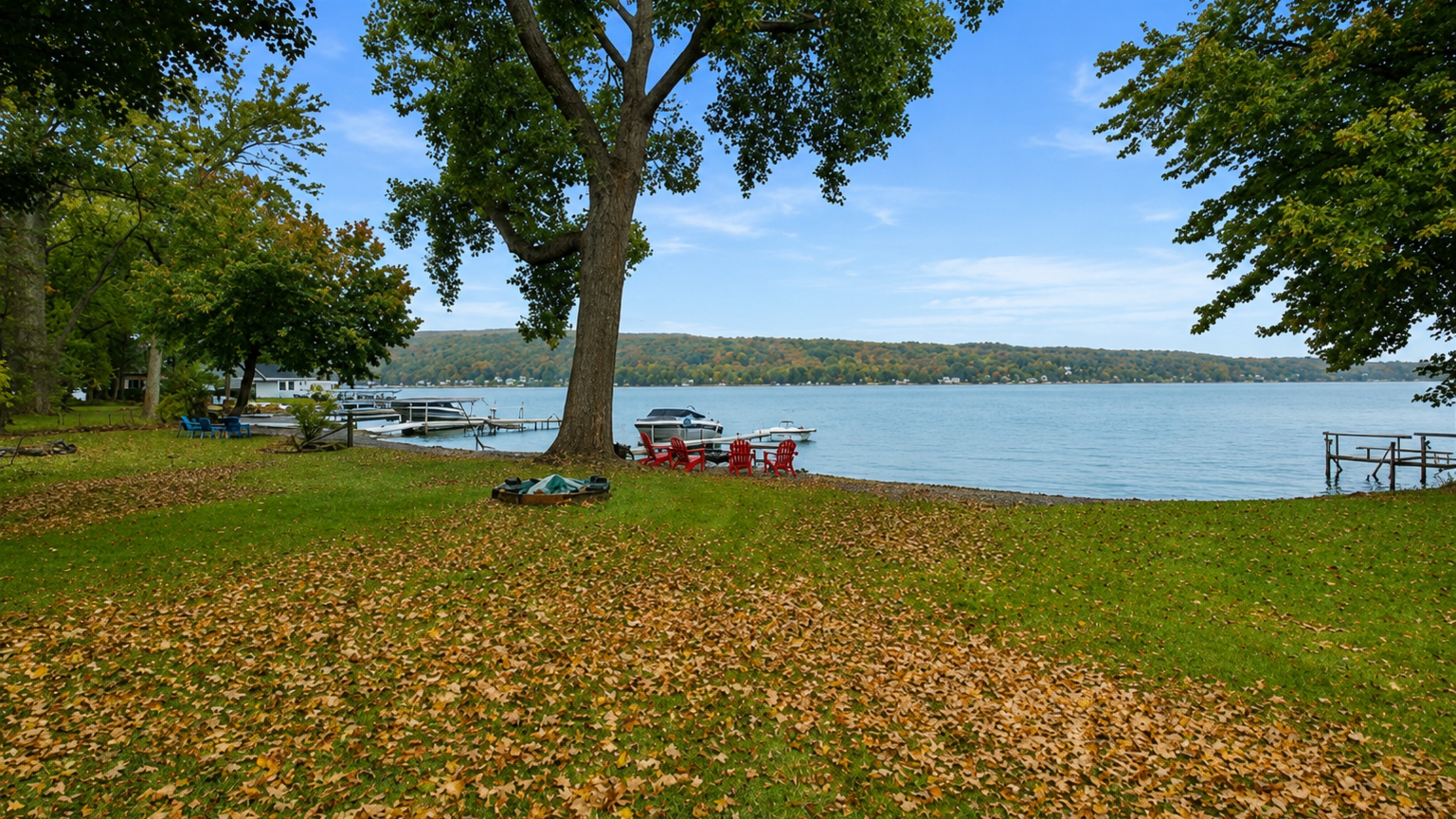 An expansive open space adorned with a captivating view of the lake. The unobstructed layout allows for a seamless connection with the scenic beauty outside, creating a tranquil and picturesque environment