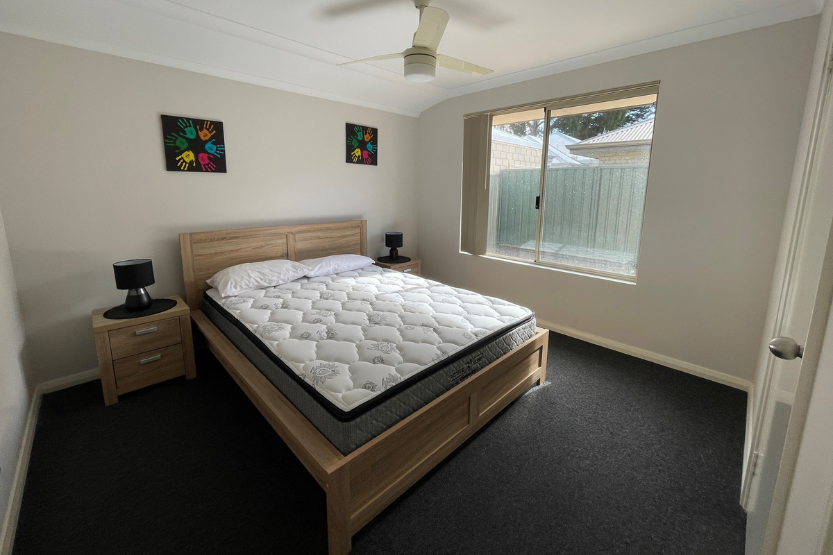 Bedroom 2 - Queen Bed