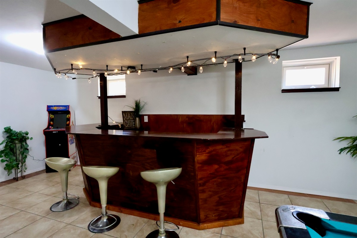 Lots of seating area, Connect4, AirHockey, Pool Table, Bar Area.