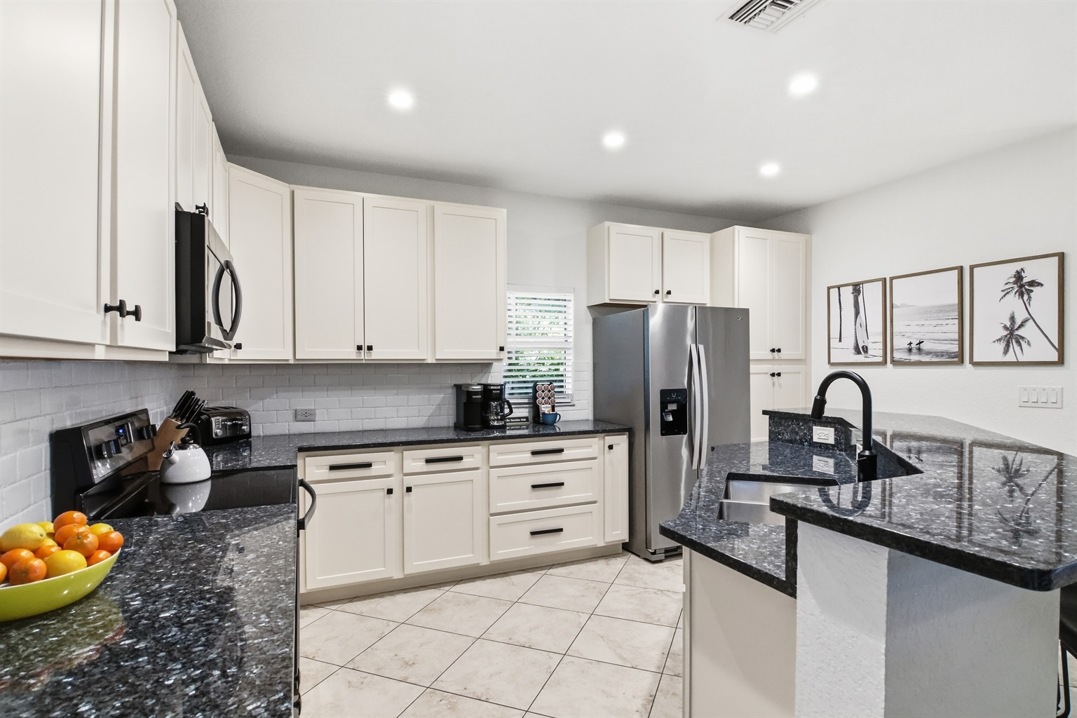 Well equipped chef's kitchen