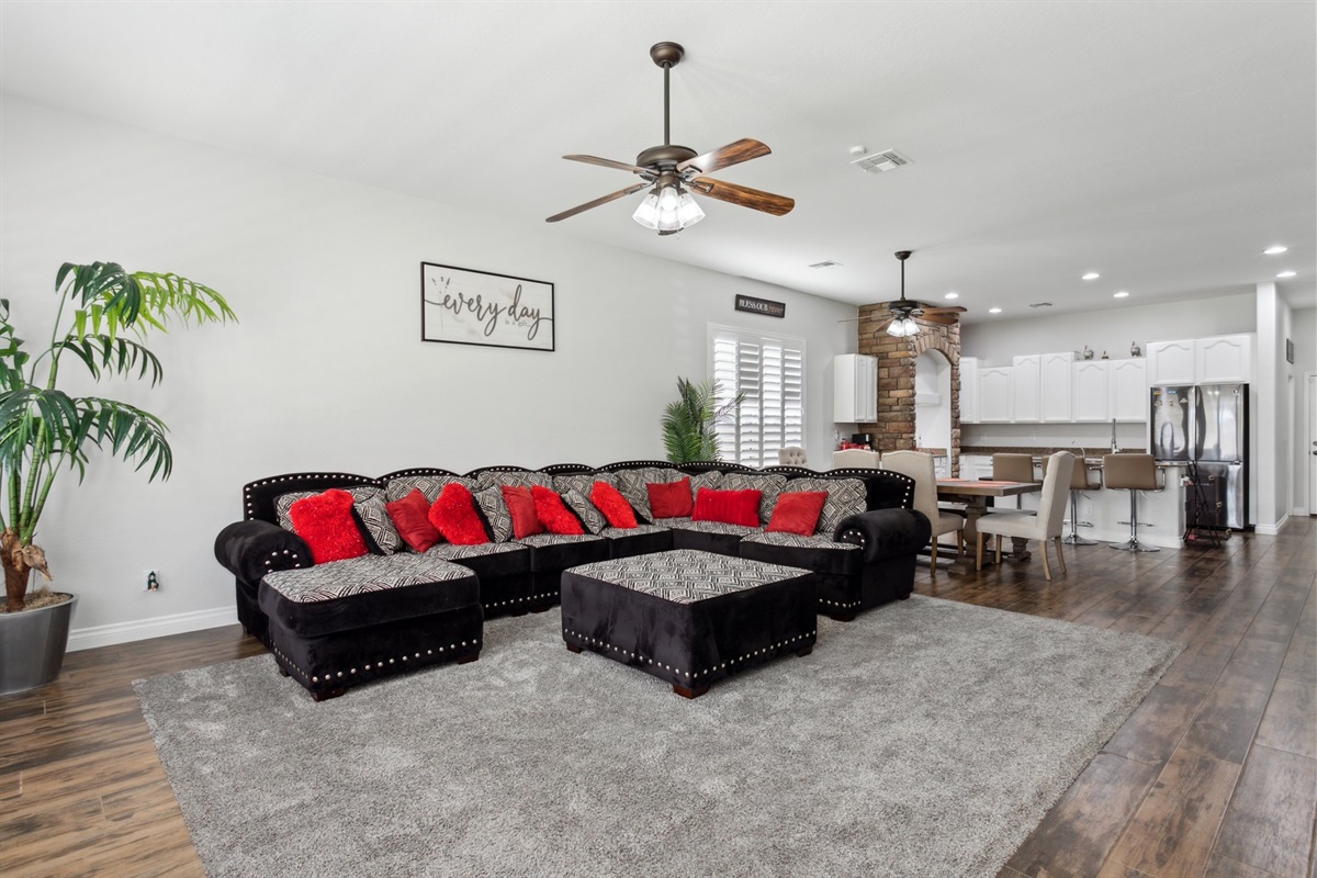 Desert Cove Escape | 5BR Retreat w/ Pool & Casita — Desert Cove Escape | 5BR Retreat w/ Pool & Casita, Surprise, Arizona — photo 40