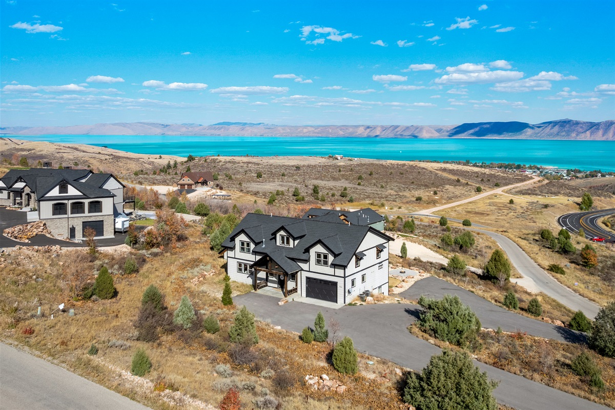 Patagonia Lodge with Bear Lake