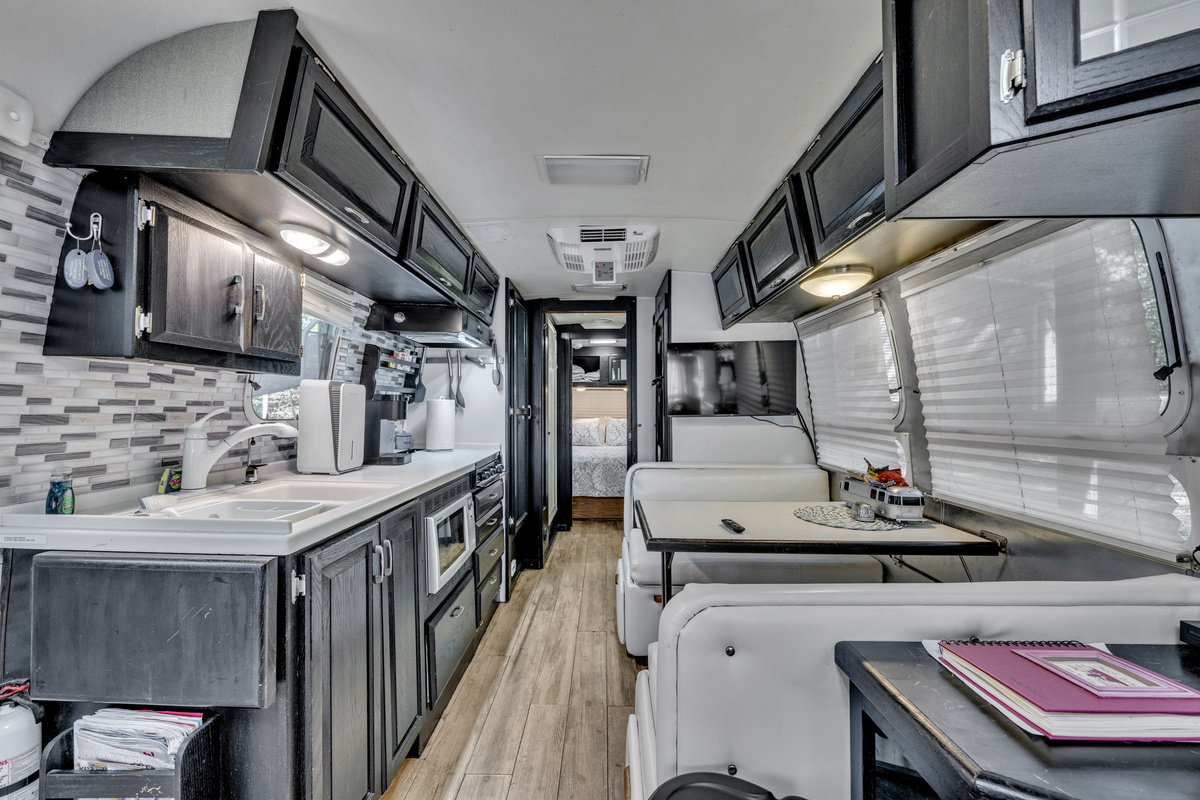 Compact but well-equipped kitchen with everything you need for a lake getaway