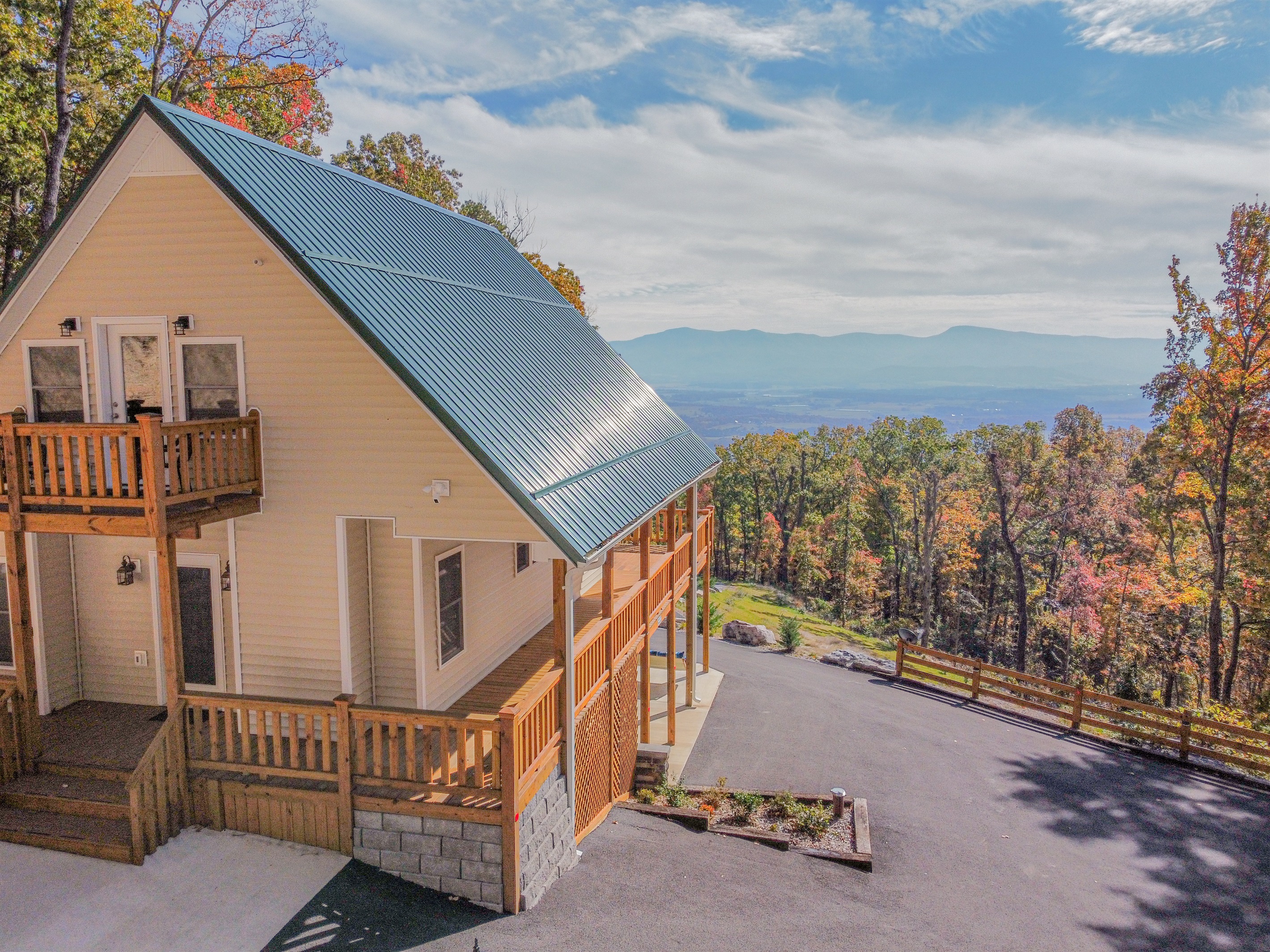 Special May pricing! Shenandoah Retreat- Hot Tub, Fast Wi-Fi, EV Charger!