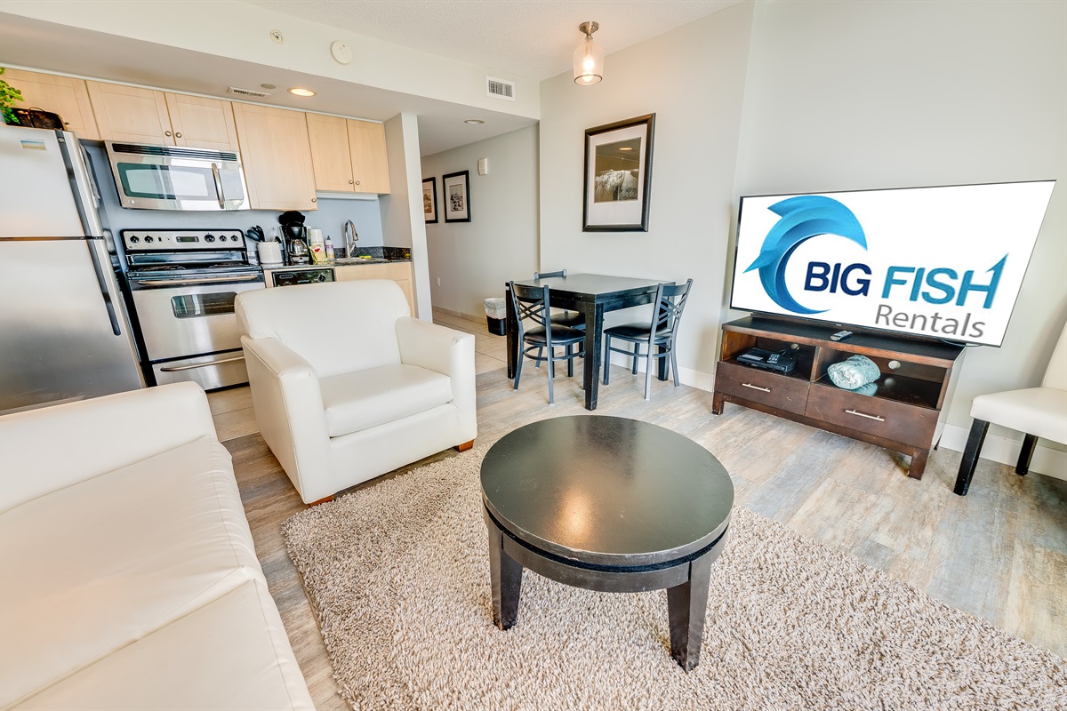 Living Room with Stunning Views🌊☀️