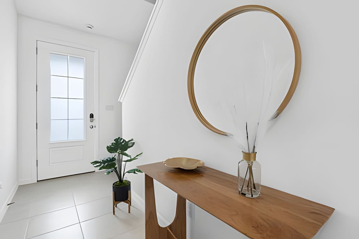 Walk into a warm welcome! The entryway is beautifully decorated with modern, minimalistic touches.