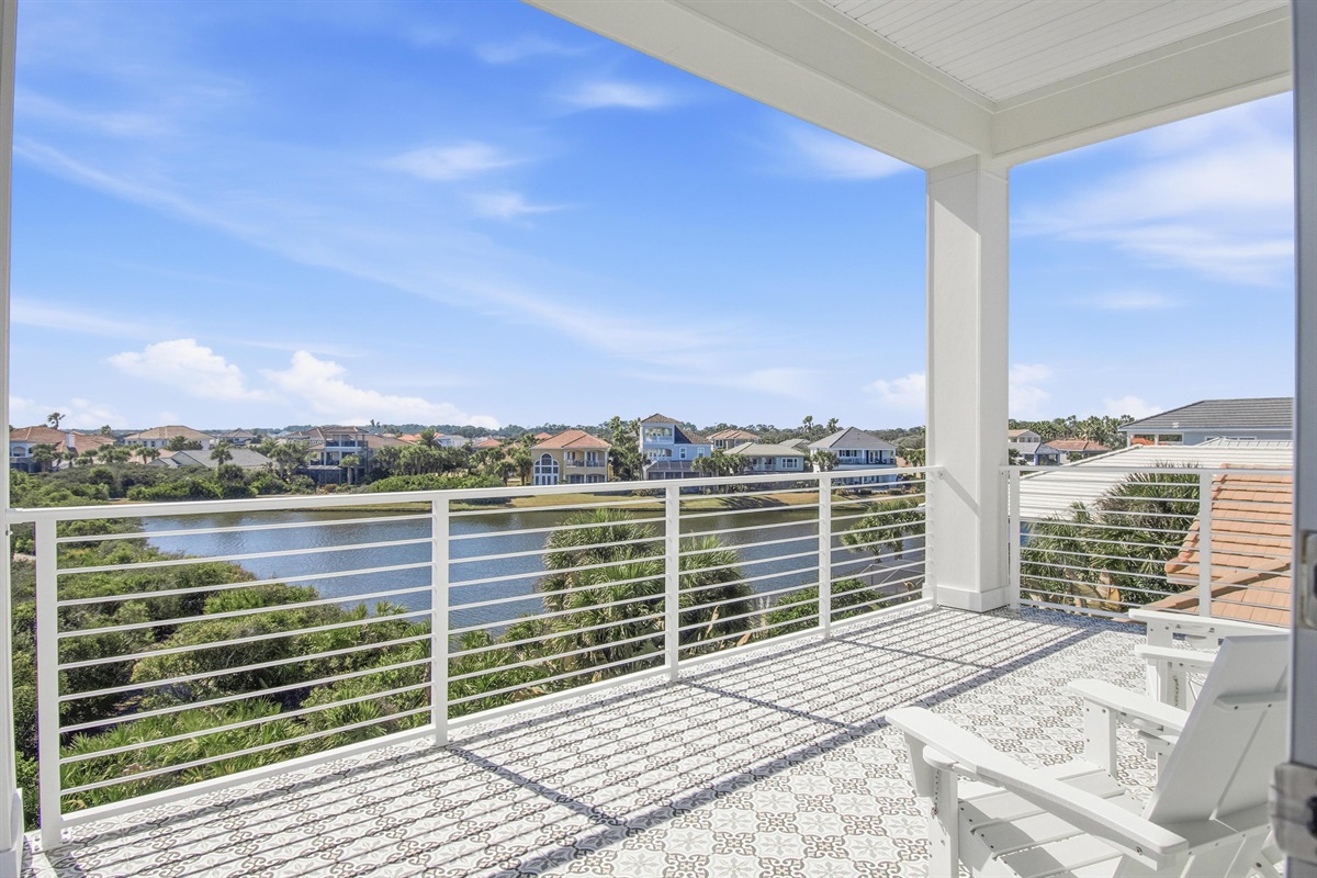 Coffee in hand, the lagoon glassy below, and the kids already pointing out birds and planning the day. By night, it’s where your family ends up to experience: warm air, quiet laughs, and that satisfied feeling of having made a full day together. 