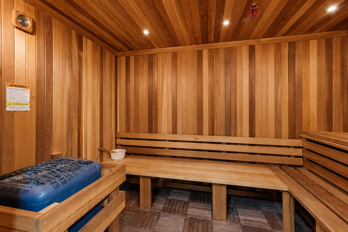 Two saunas: coed and women-only