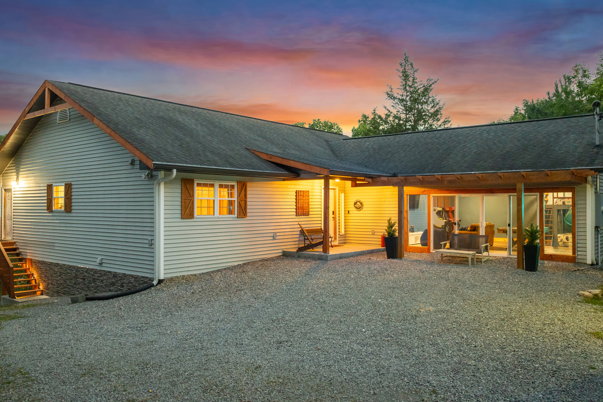 Secluded fully renovated cabin