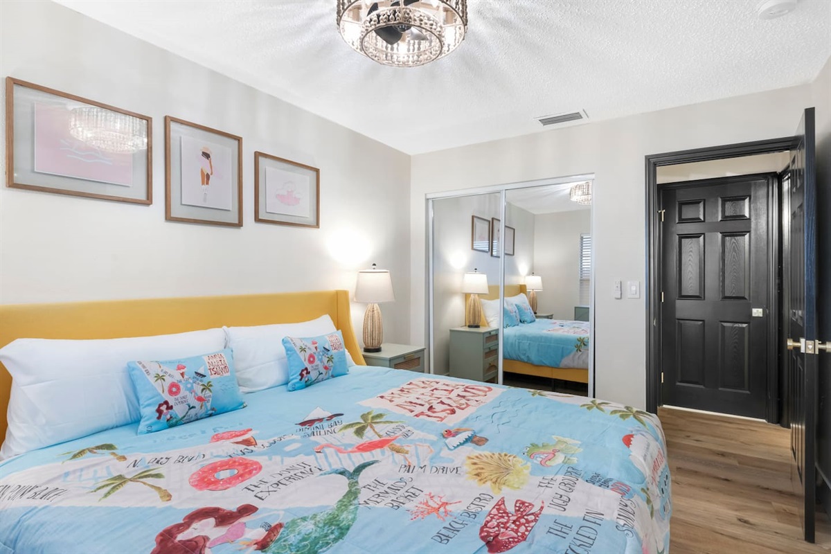 King Suite 2 with ensuite Bathroom, New Memory Foam Mattress, 40-in TV.